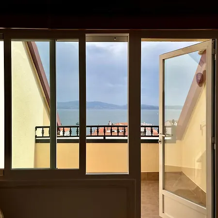Apartamento En Sanxenxo. ático Con Vistas Al Mar. *